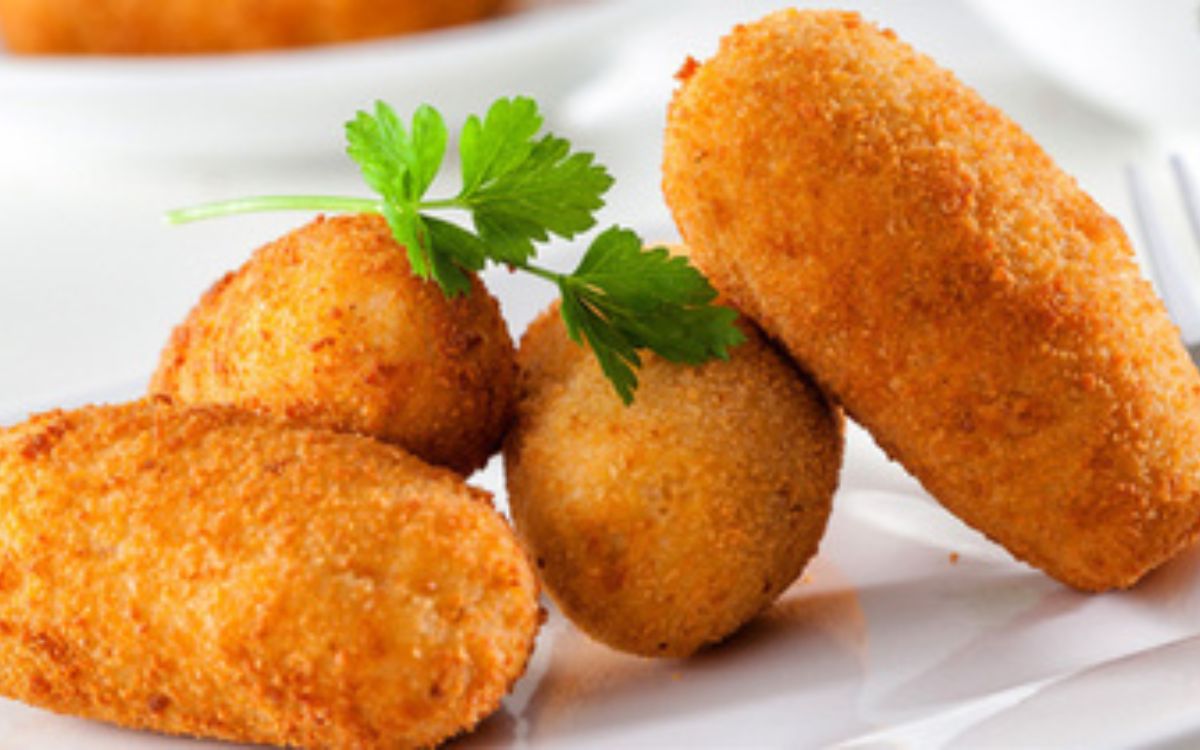 bolinho de mandioca com carne seca na airfryer