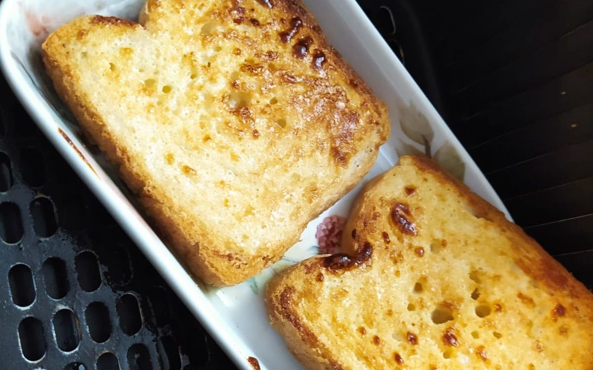 pão de forma com leite condensado na airfryer