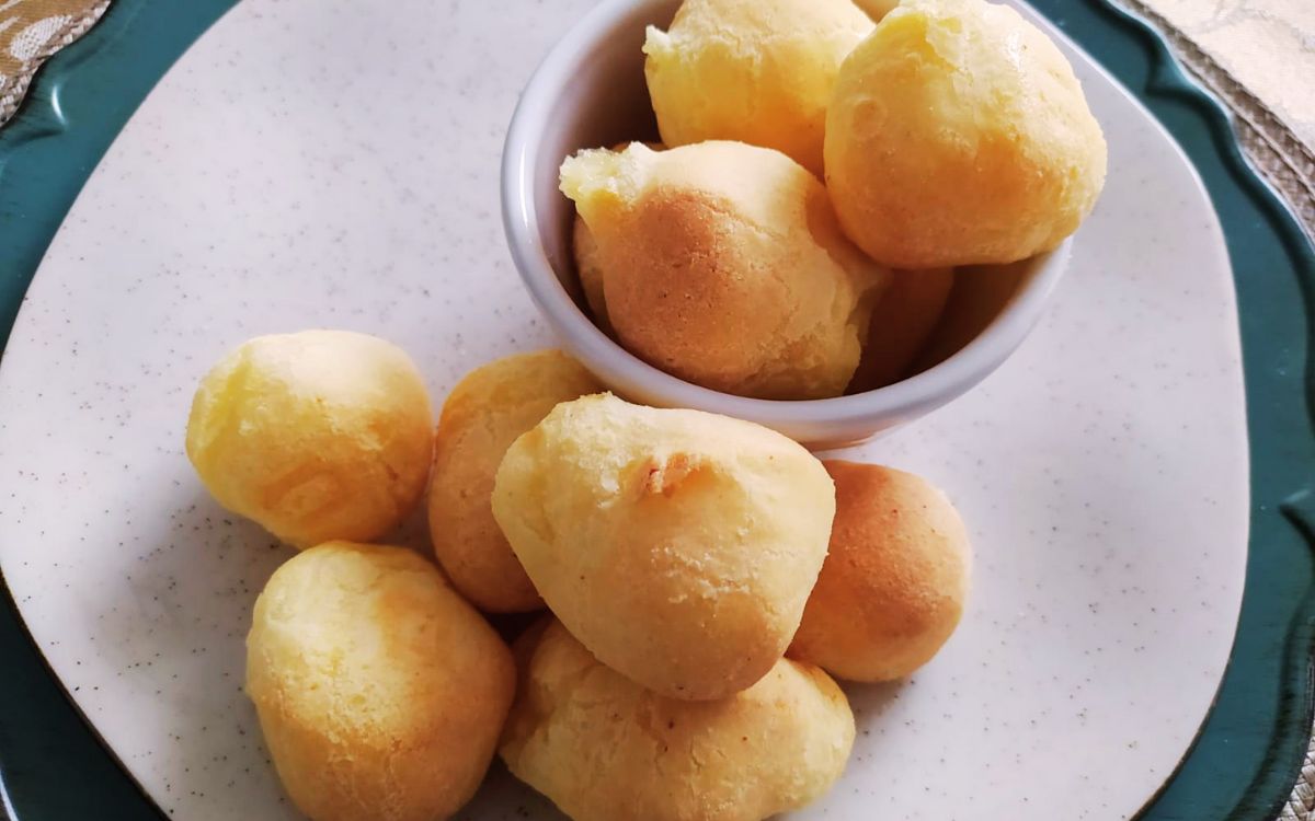 mini pão de queijo congelado na airfryer