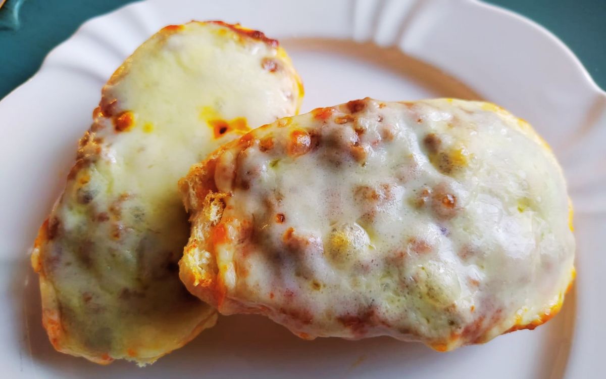 pão com carne moída e queijo na airfryer