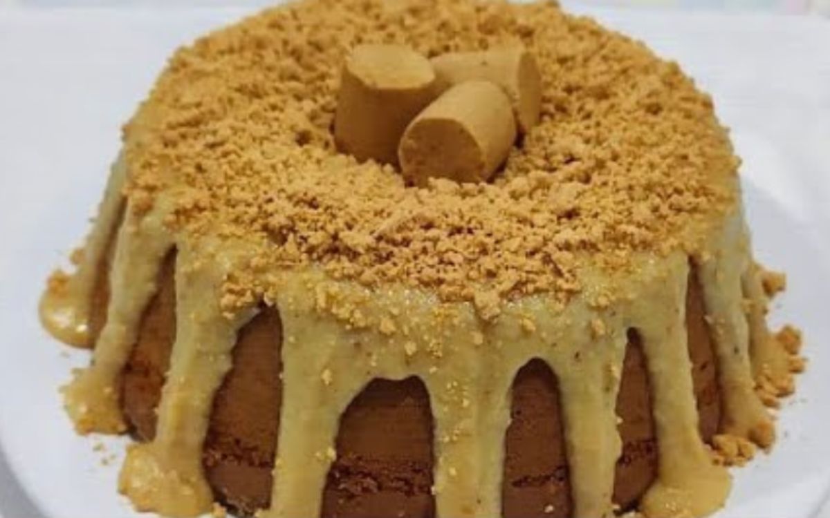 bolo de paçoca com cobertura