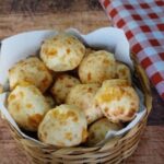 pão de queijo com creme de leite